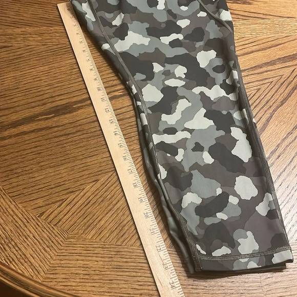 Athleta Ultimate Stash Pocket Camo 7/8 Tight Leggings Size 2X - Picture 8 of 9